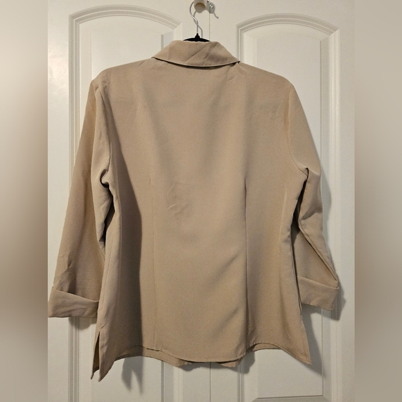 Kathy Che Womens Tan Button-Up Shirt Top Blouse  with Silver Accents Sz M - Picture 2 of 7